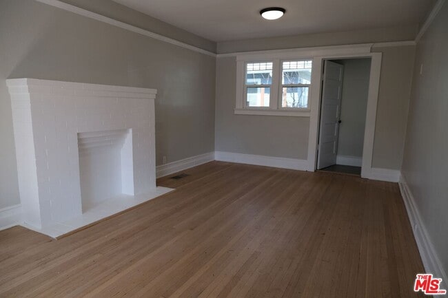 Foto del edificio - 1665 W 30th St