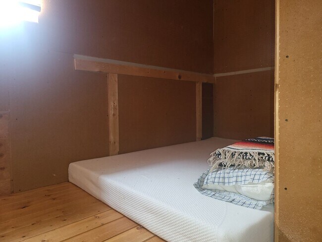 Building Photo - 1411 Piney Dr