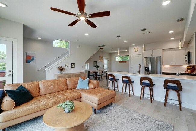 Foto del edificio - 2100 Rosewood Ave