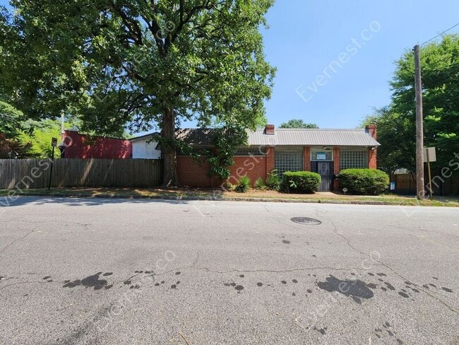 Building Photo - 1112 Delaware Ave SE