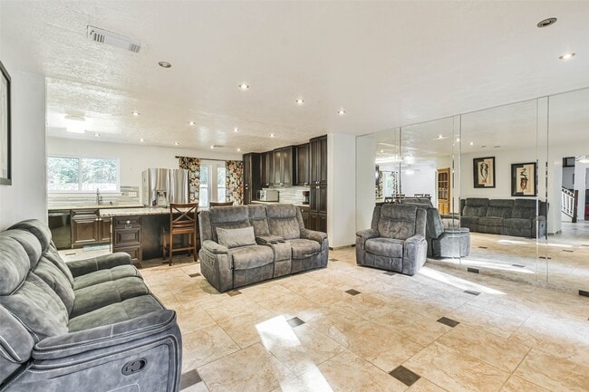 Foto del edificio - 12 Coralberry Rd