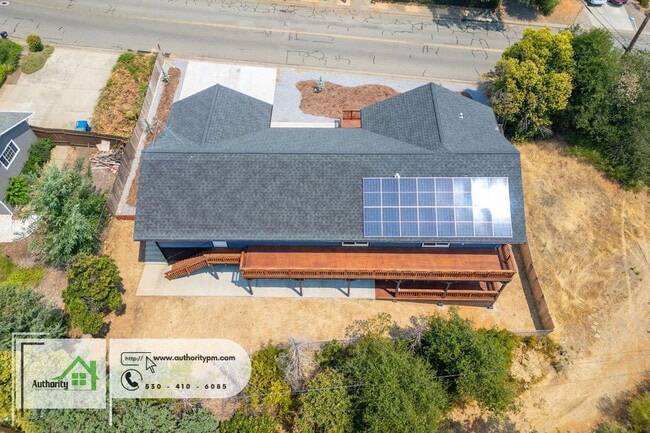 Foto del edificio - 1140 Redbud Dr