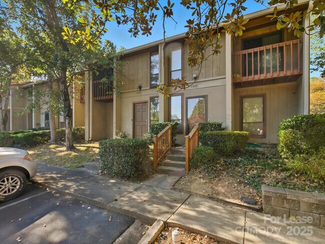 Foto del edificio - 7925 Charter Oak Ln