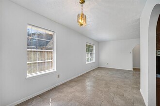 Building Photo - 9618 S Petersham Dr