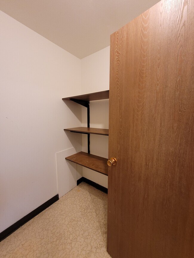Foto del edificio - 1408 Oak Manor Ave S