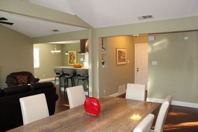 Foto del edificio - 9259 Medallion Way