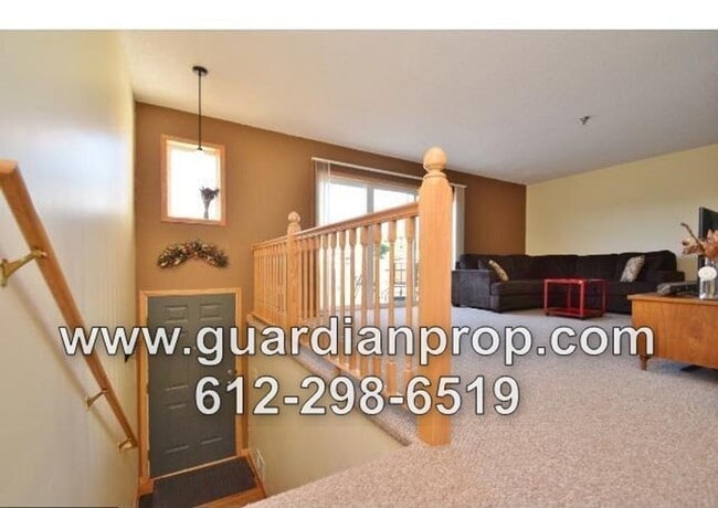 Building Photo - Rosemount Townhouse Available September 1,...