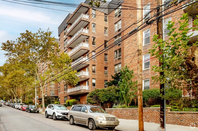 Building Photo - Warner House