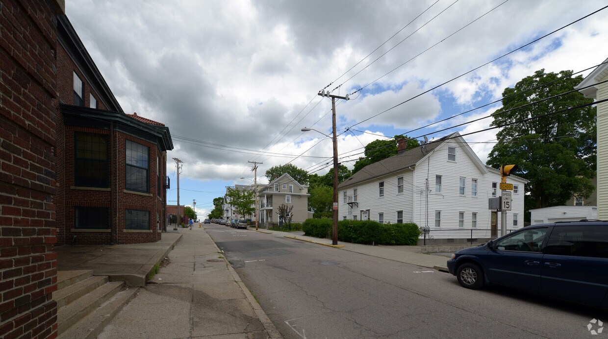 Building Photo - 358 Cowden St