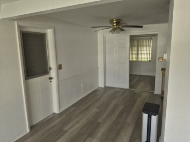 Building Photo - 2-Bed Home in Holiday, FL"