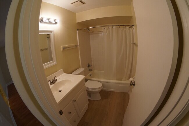 Foto del edificio - 6158 Sandcrest Cir