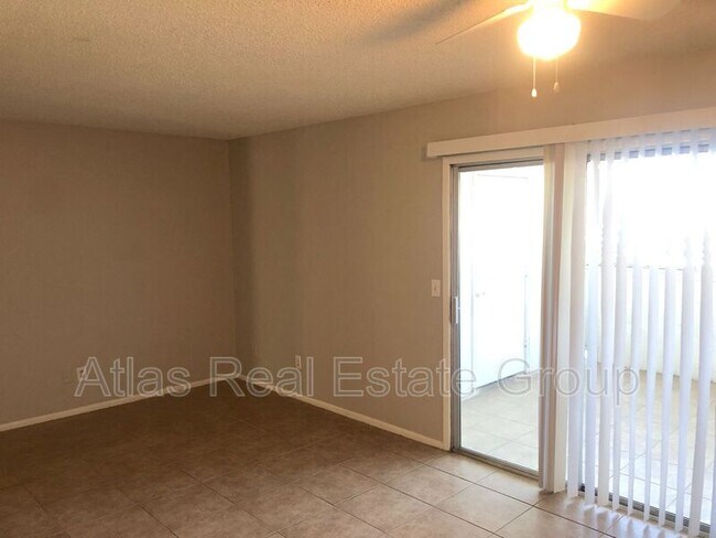 Foto del edificio - 1861 N Spring