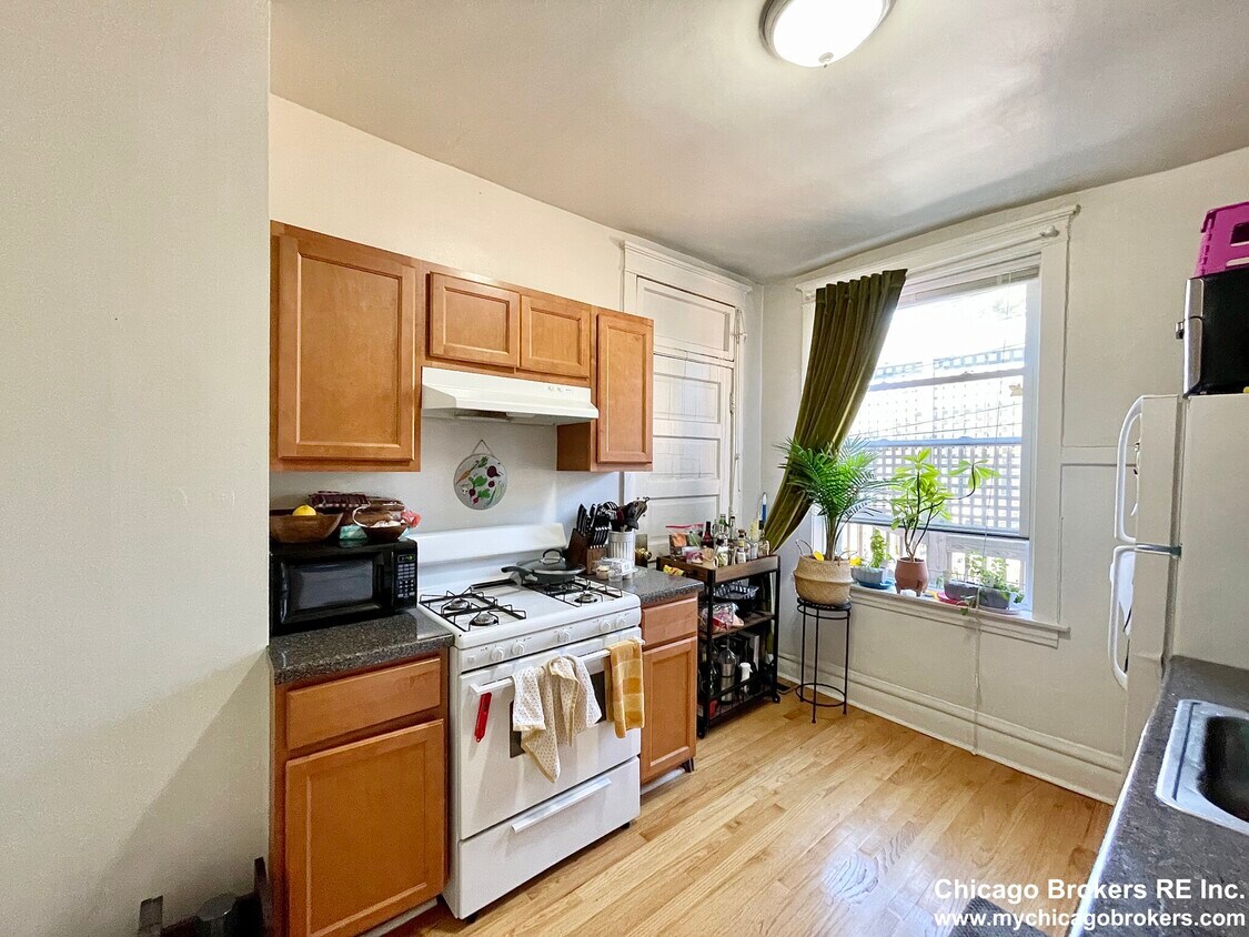 Primary Photo - 4210 N Clark St