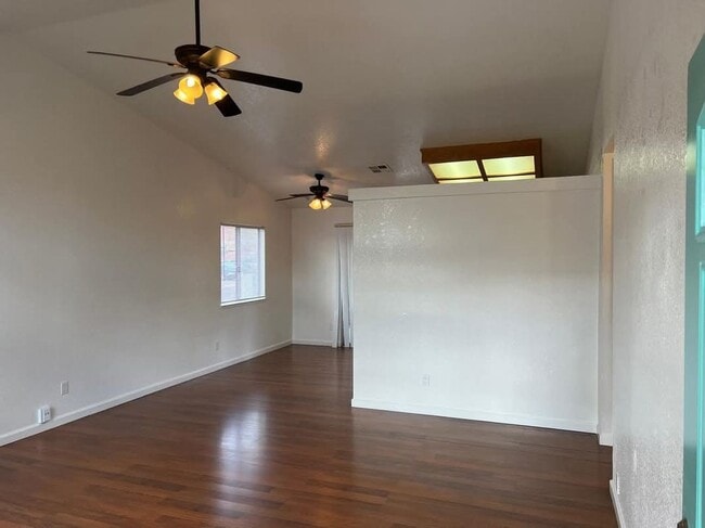 Foto del edificio - 3301 Jamestown Dr