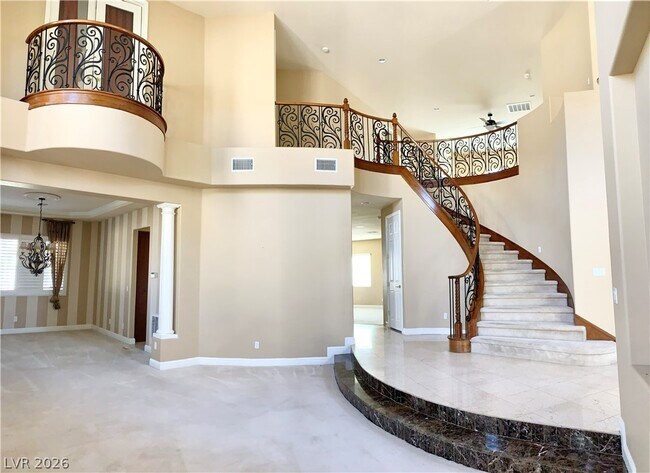 Building Photo - 10660 Lago Cantini St