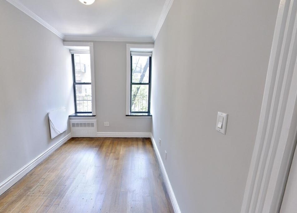 Primary Photo - 321 W 16th ST