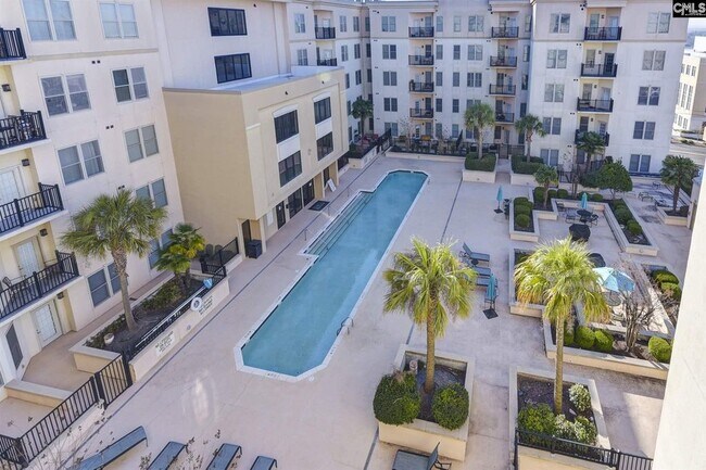 Building Photo - 601 Main