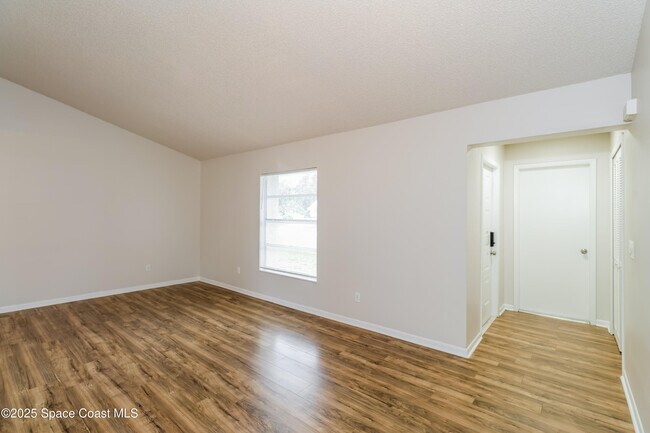 Building Photo - 822 7 Gables Cir SE