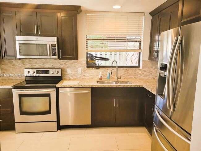 Building Photo - 5845 Fox Hollow Dr