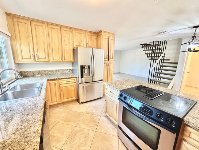 Building Photo - FOR RENT - 3Br/1.5Ba 1113 Sf Corner Unit T...
