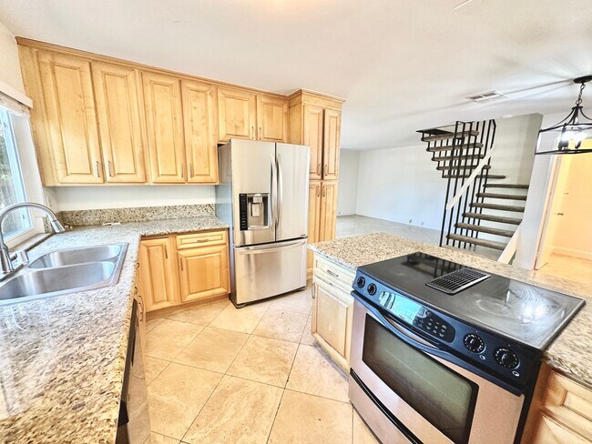Foto del edificio - FOR RENT - 3Br/1.5Ba 1113 Sf Corner Unit T...