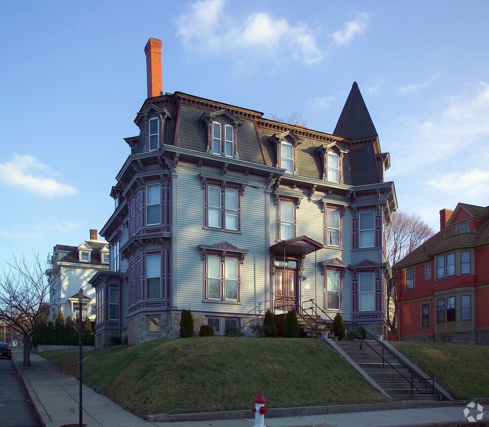 Building Photo - 685 Rock St