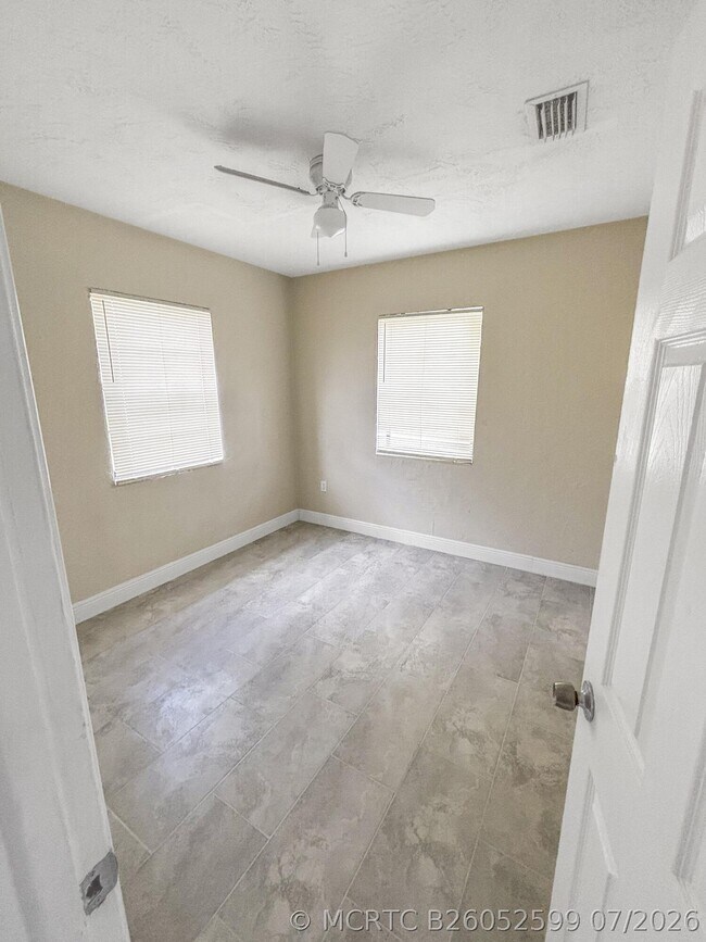 Foto del edificio - 3045 NW 68th St