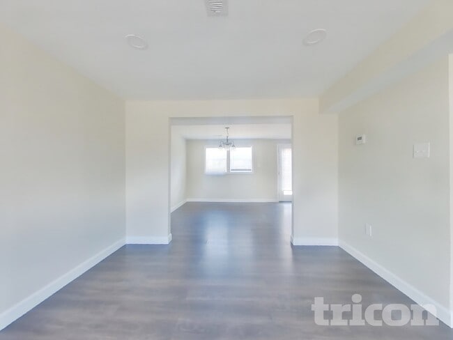 Foto del edificio - 13 Cardigan Ct