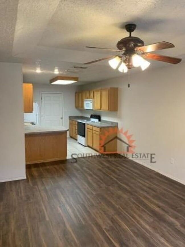 Building Photo - Great 2 bed 2 bath apartment