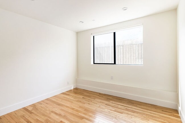 Building Photo - 3 Bed / 3 Bath at the Mohawk Residences is Now Available!