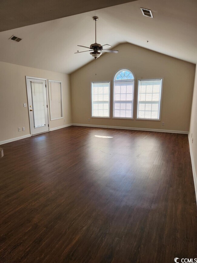 Building Photo - 127 Veranda Way