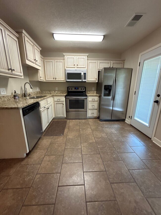 Foto del edificio - 322 Hidden Springs Ln