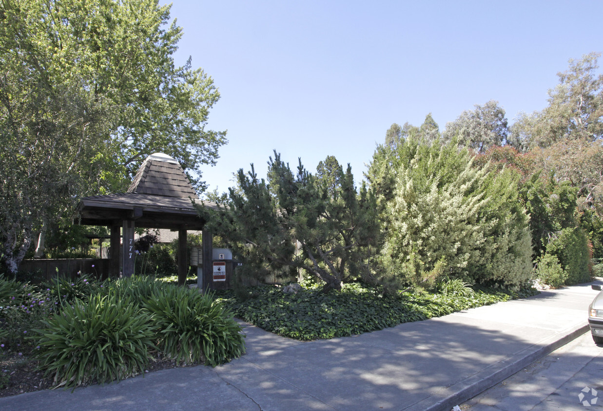 Building Photo - 775-777 Nash Rd