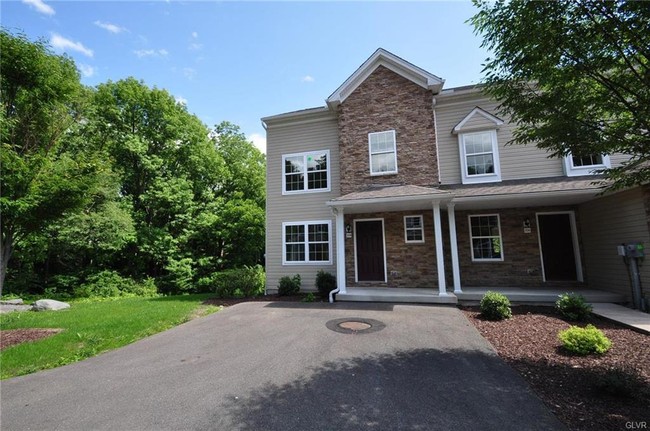Building Photo - 208 Blackcomb Ct
