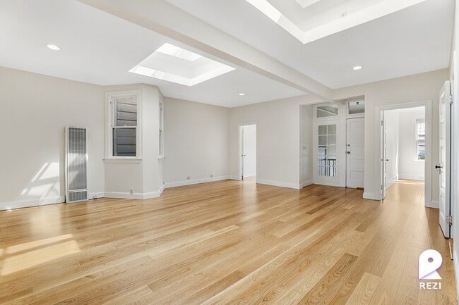 Building Photo - 162 Langton St