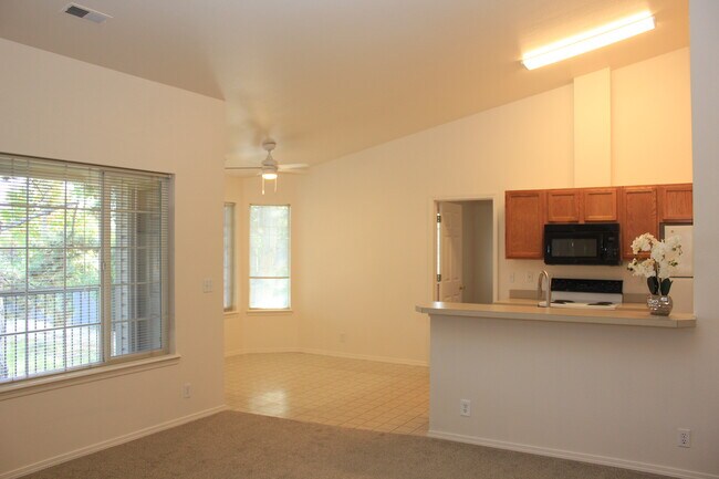 Sala de estar - 7626 W Opohonga Ln