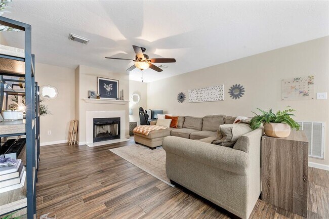 Foto del edificio - 401 Stockbridge Ln