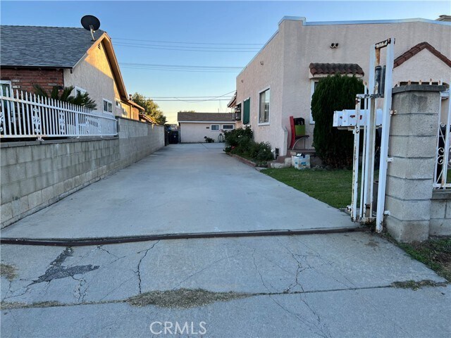 Building Photo - 9036 Bentel Ave