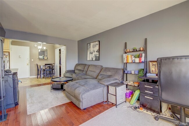 Foto del edificio - 370 W Broadway