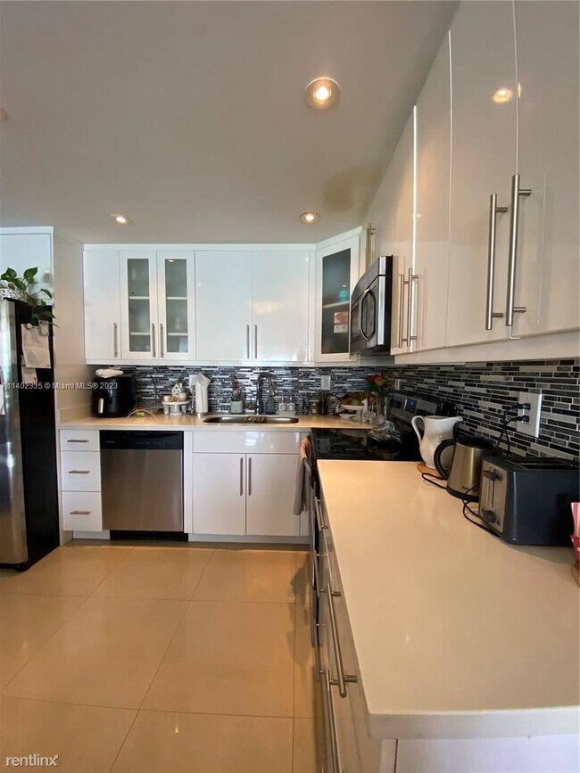 Foto del edificio - 2 br, 2 bath Condo - 19390 Collins Ave Apt...
