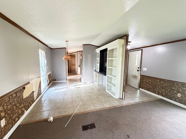Building Photo - 183 Ainsley Ave