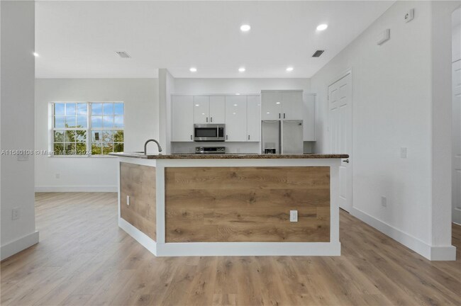 Building Photo - 8209 NW 128th Ln