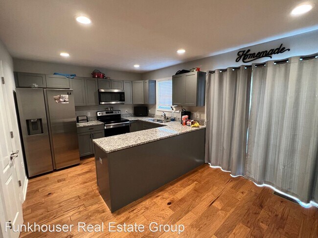 Foto del edificio - 3 br, 2.5 bath House - 2340 Kendall Lane