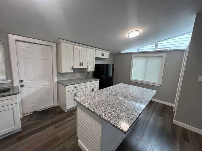 Building Photo - 7241 Paris Ave