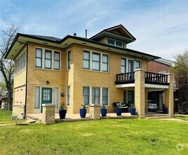 Building Photo - 803 Woodlawn Ave