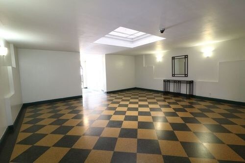 Primary Photo - 4455 Broadway