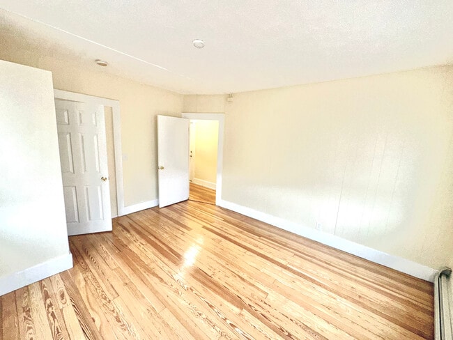 Foto del edificio - 1019 W Main St