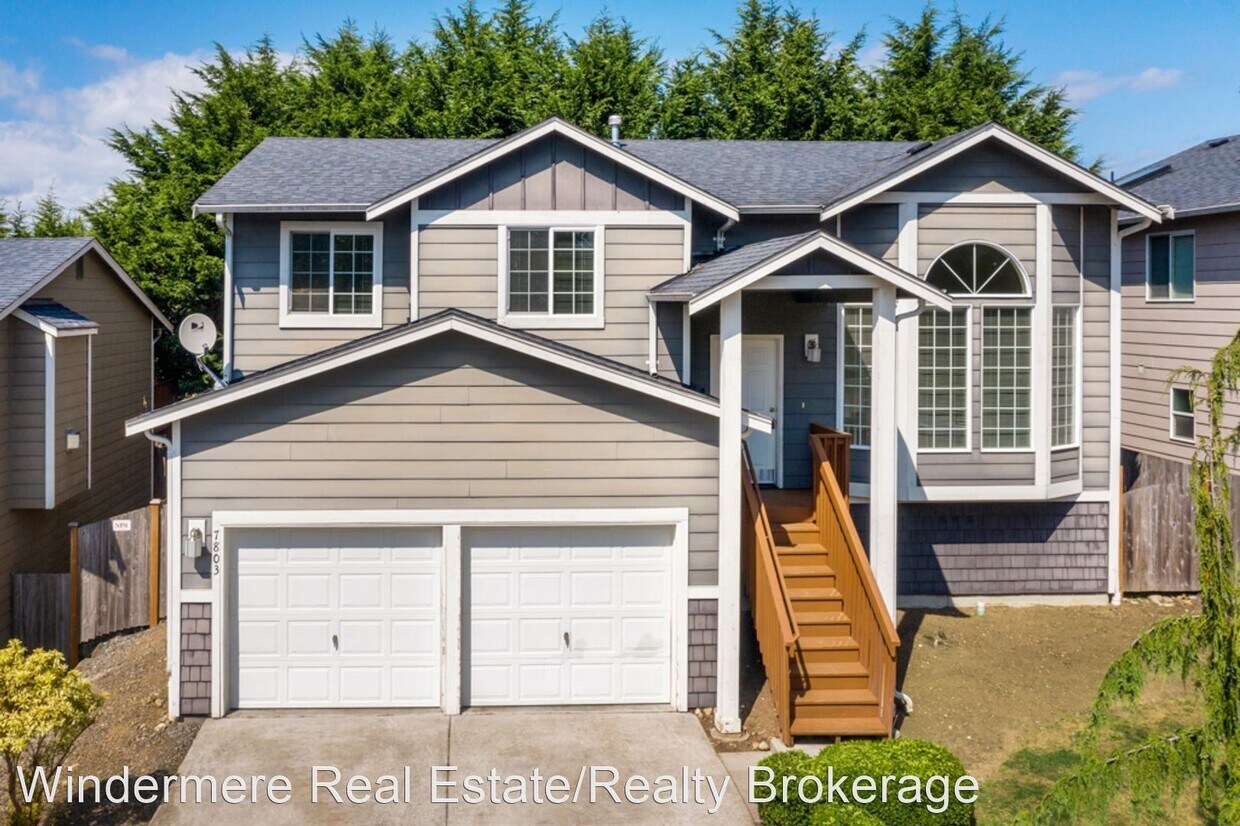 Primary Photo - 4 br, 2.5 bath House - 7803 32nd St NE
