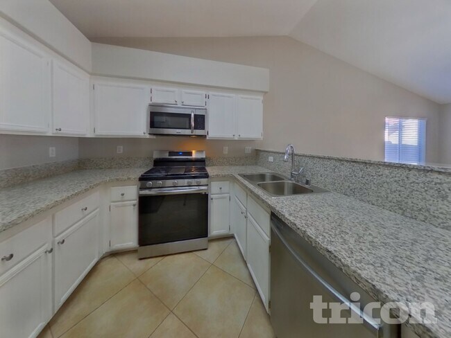 Foto del edificio - 748 Triple Crown St