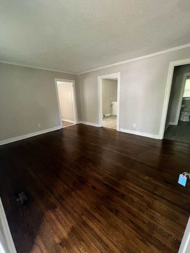 Foto del edificio - Remodeled 2 Bedroom in Camp North End area